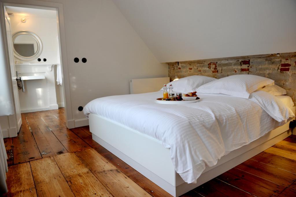 Standard Double Room Bath,107206629:JPEG