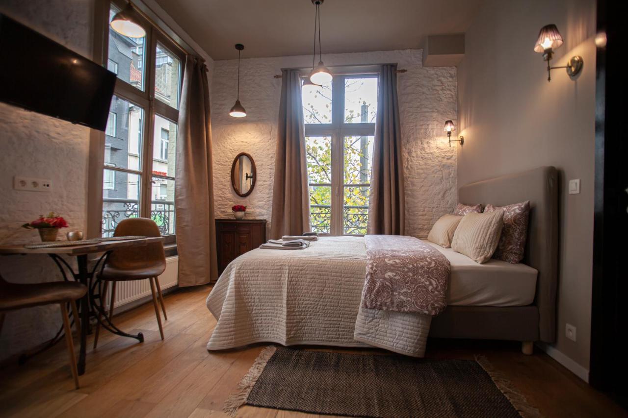 One-Bedroom Apartment,1182063229:JPEG