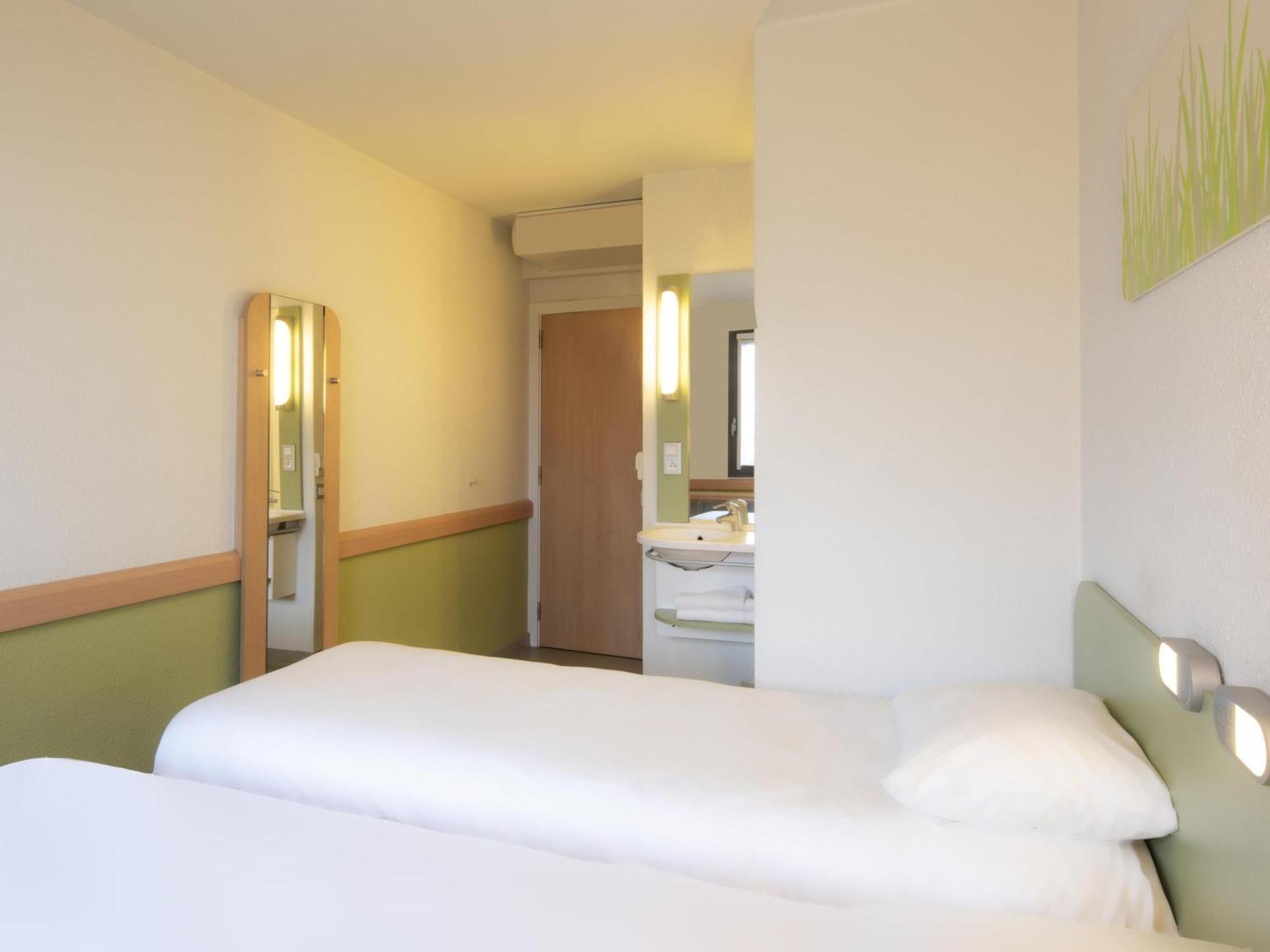 Twin Room,1746873506:JPEG