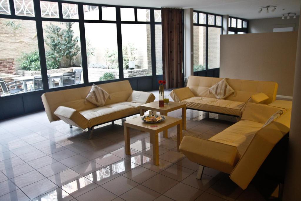 Family Apartment,697822464:JPEG