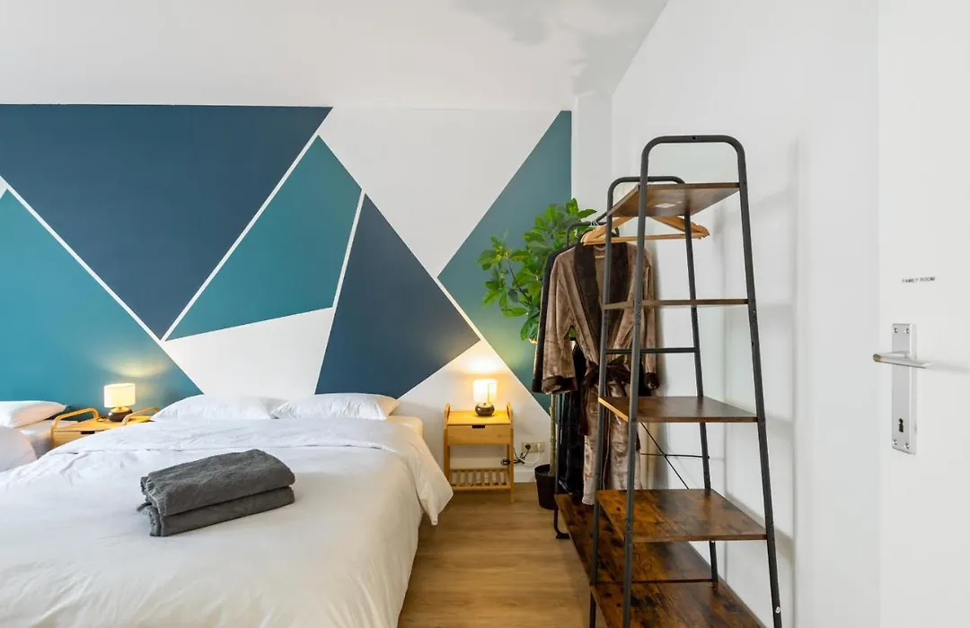 Cozy Antwerp - Cityview Family & Private Rooms Free Parking-1