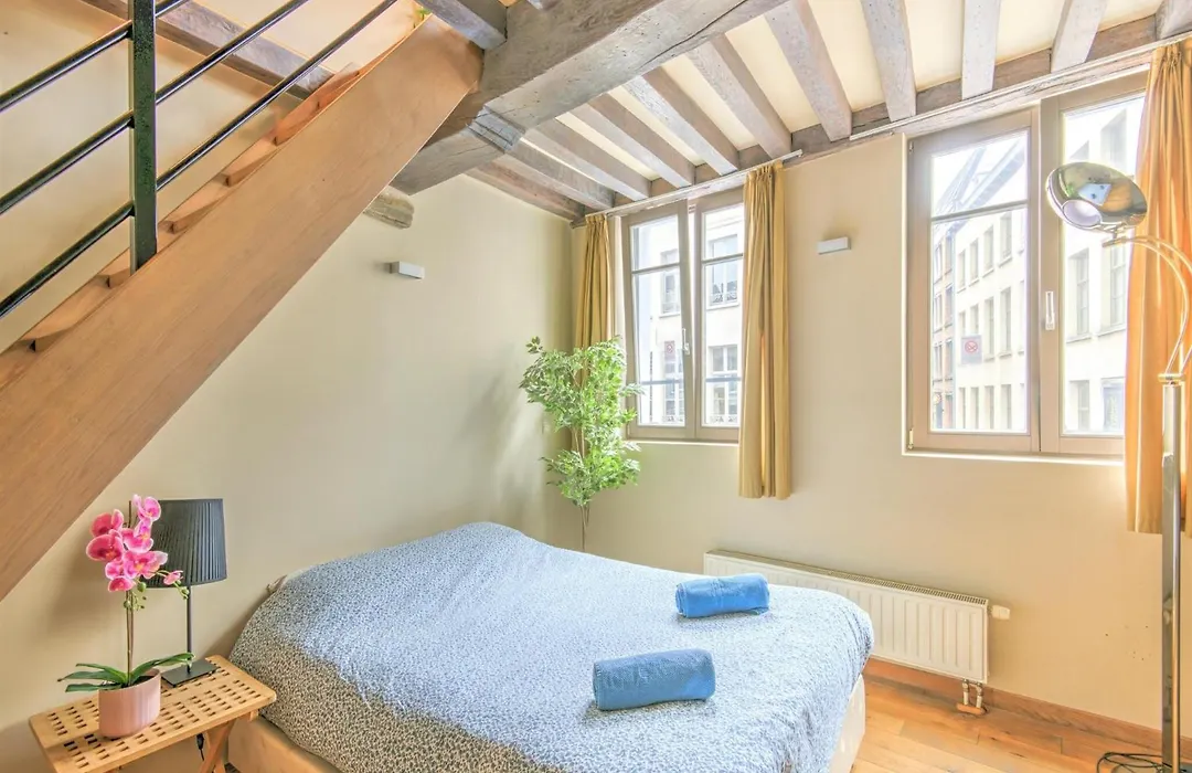 Temple Triplex Spacious Apartment-1