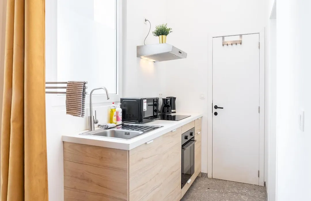 Comfy Saint Pauls Apartment-1