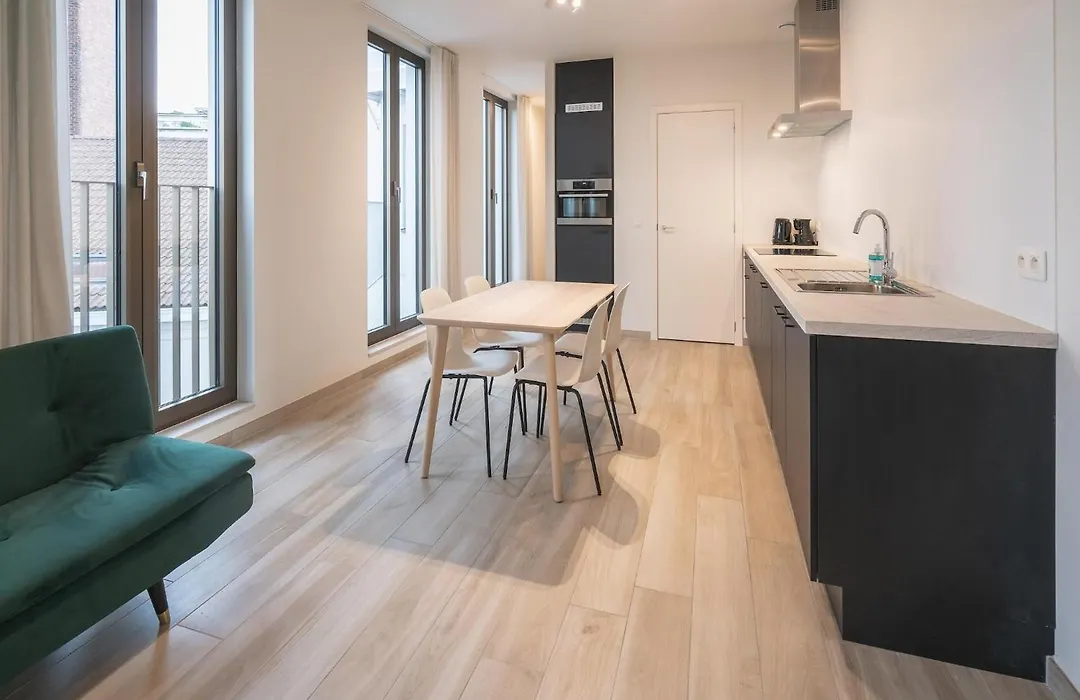 Spacious City Retreat With Balcony-1