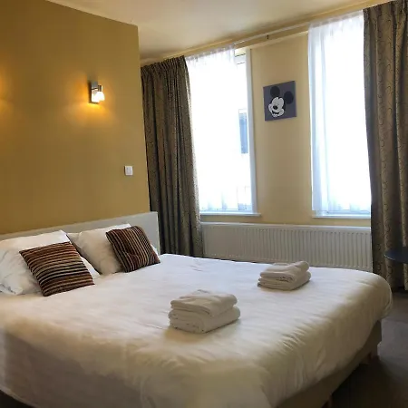 Hotel Maison D'Anvers-3