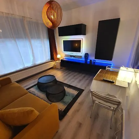 Cosy Corner In Quiet Suburb - All Cars Allowed-2