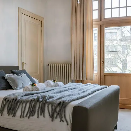 Historical And Ravishing Townhouse In The Centre Of Antwerp-2