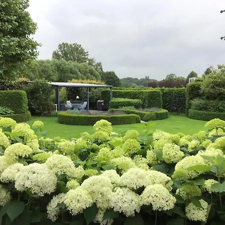 Studio Gardenroom Guesthouse De Steenberg met wellness&tuinzicht-2