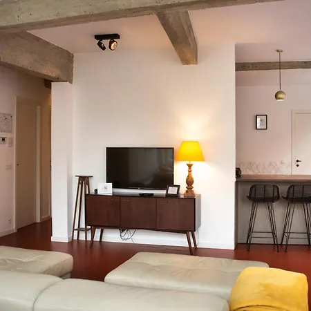 Light And Airy Apartment On Top Location - Industria In Historical Center-2