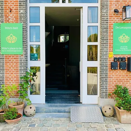 De Lotuspoort met Mihr's B&B in de Abdij van Bornem-3