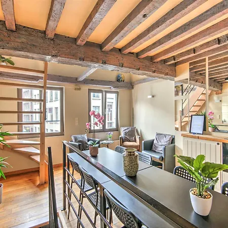Temple Triplex Spacious Apartment-3