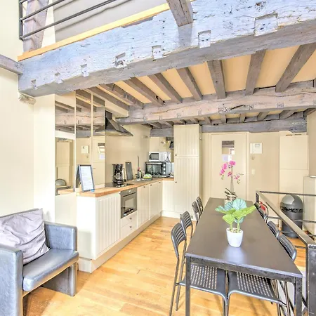 Temple Triplex Spacious Apartment-2