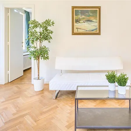 1-Bedroom Lodge In Antwerp Centre-2