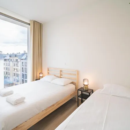 Spacious City Retreat With Balcony-2
