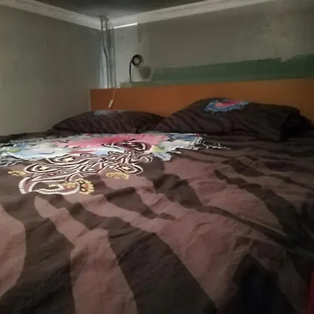 2 Floors 3 Bedrooms Near Central Station-3