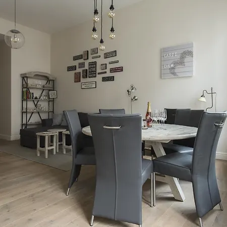 Cozy & Bright Apartment-3
