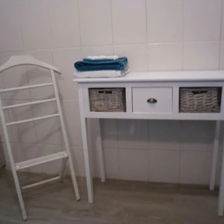 Suite 11-2