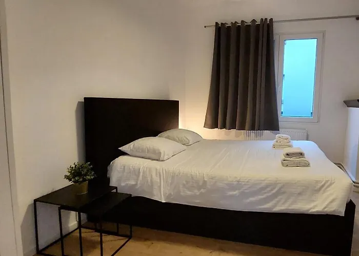 The View - Spacious 2 Bdr Appt In With View Amberes admite animales